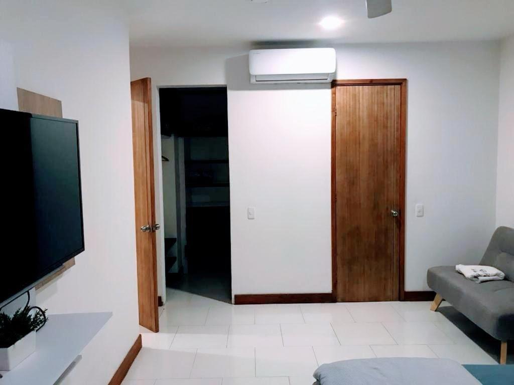 Exclusivo Edificio Con Piscina En Primera Linea De Playa *