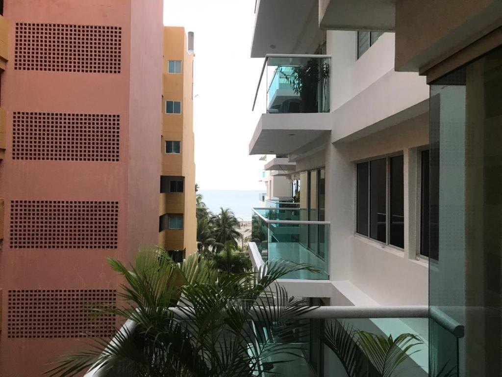 Exclusivo Edificio Con Piscina En Primera Linea De Playa * Cartagena