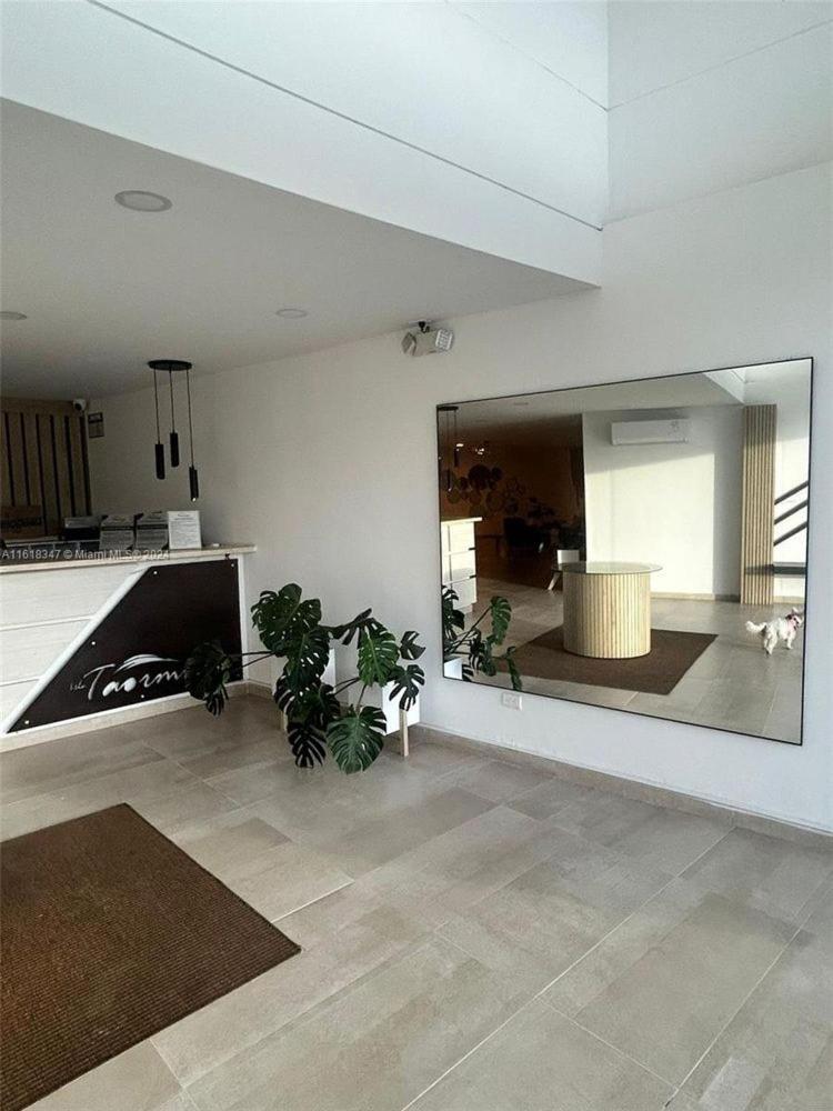 Apartment Beachfront Bliss, Your Ocean Escape