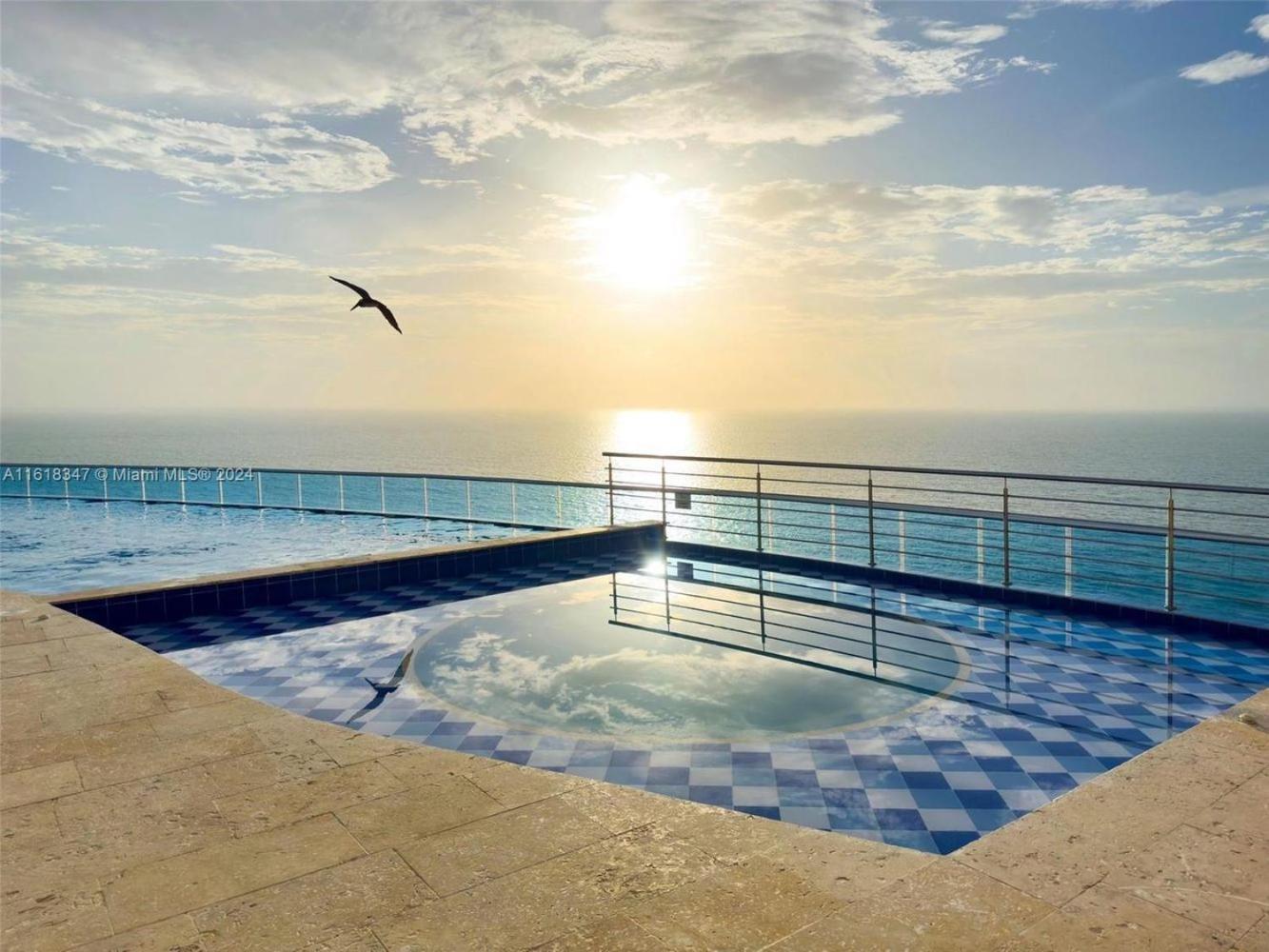 Apartment Beachfront Bliss, Your Ocean Escape *