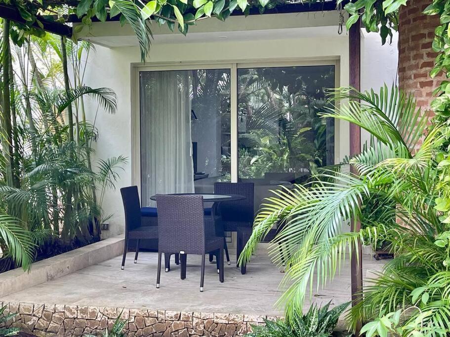 Location & Comfort In The Walled Apartment *