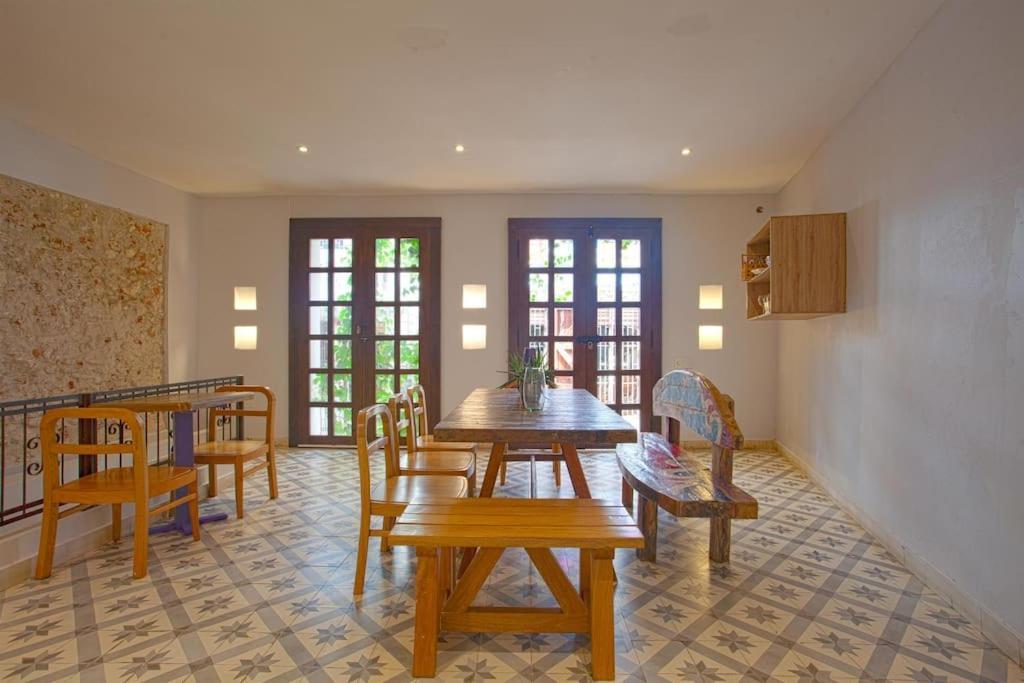 Casa La Dominica, Aldaba Selection