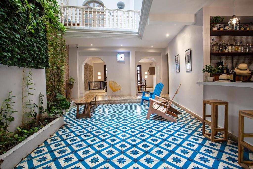 Casa La Dominica, Aldaba Selection