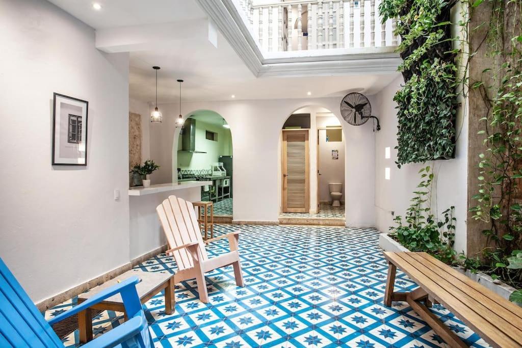 Casa La Dominica, Aldaba Selection