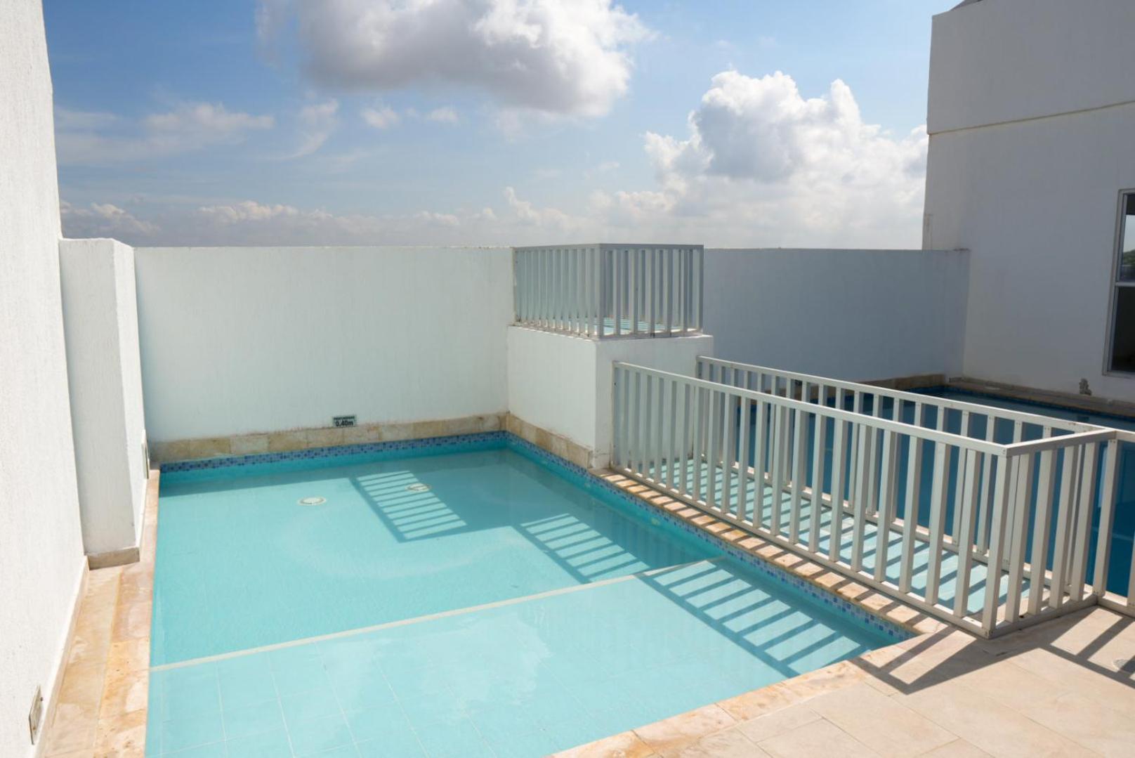 Vista Panoramica Al Mar Y Piscina *