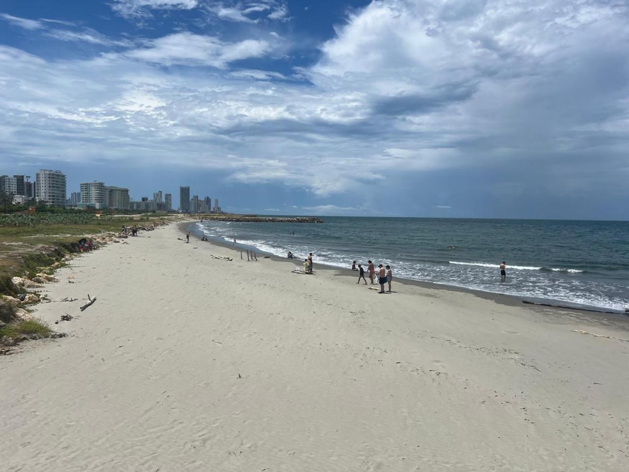 Junto Al Aeropuerto Y La Playa Apartment *
