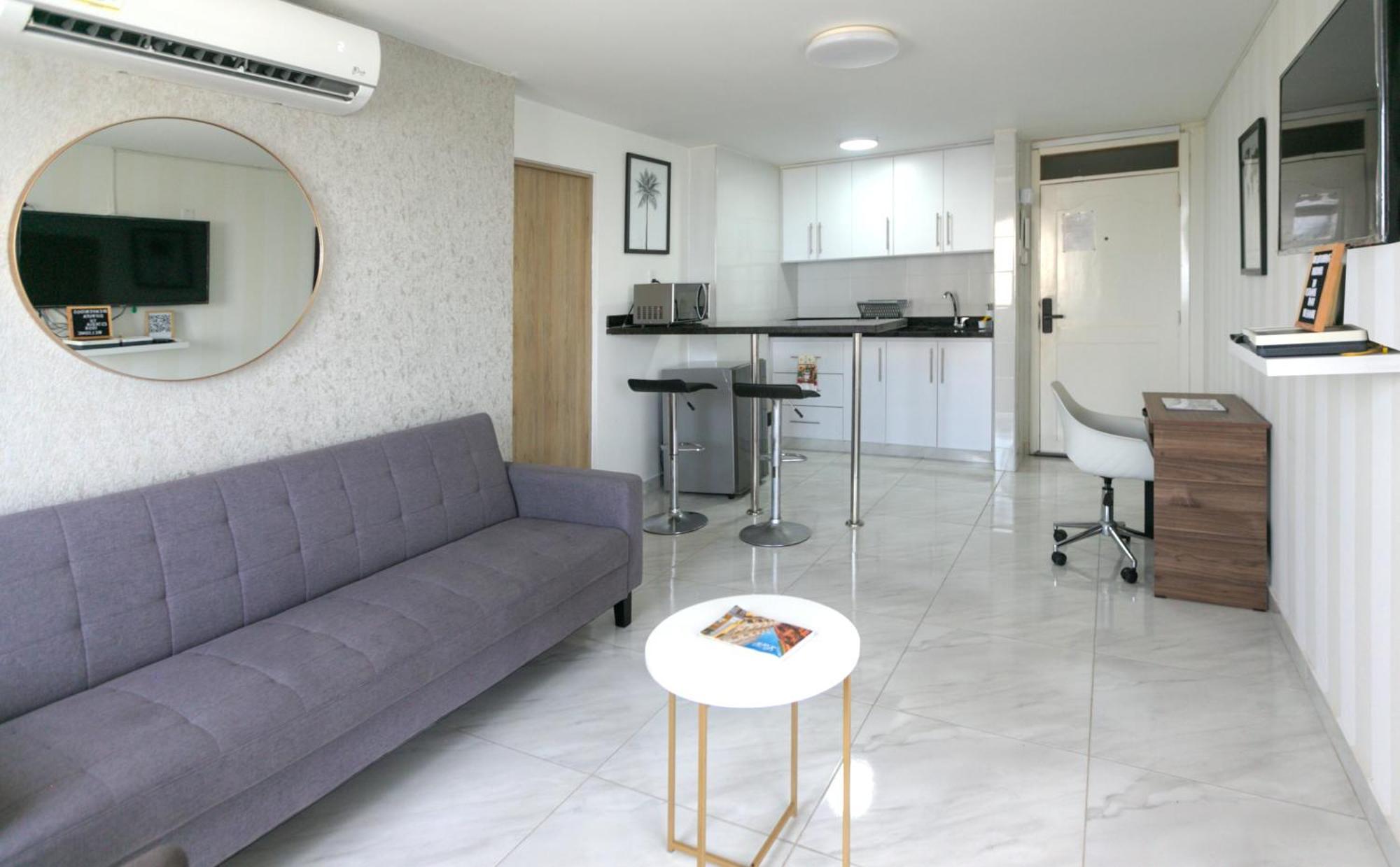 Apartamento Stylish & Renovated In El Laguito, *