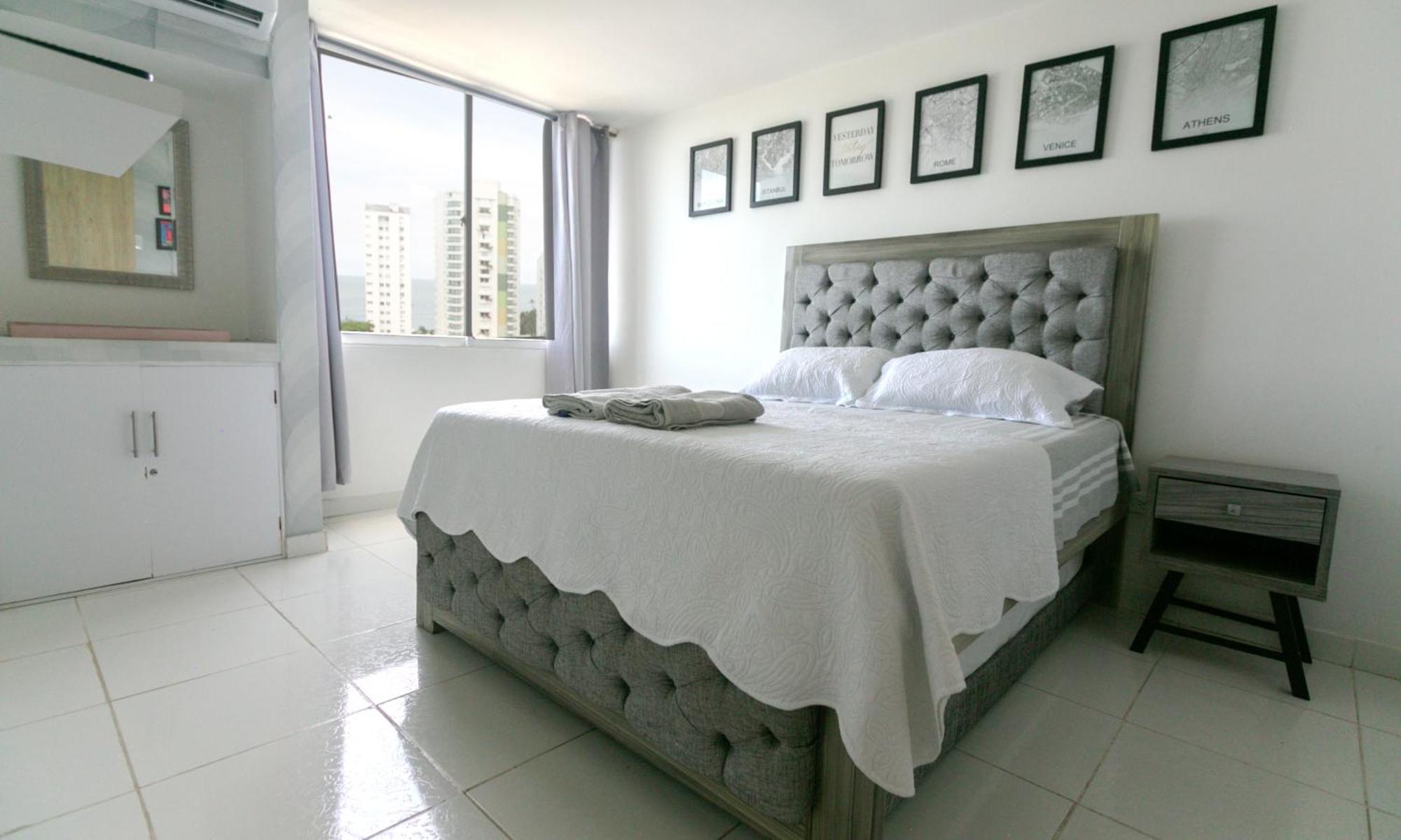 Stylish & Renovated In El Laguito, Apartamento