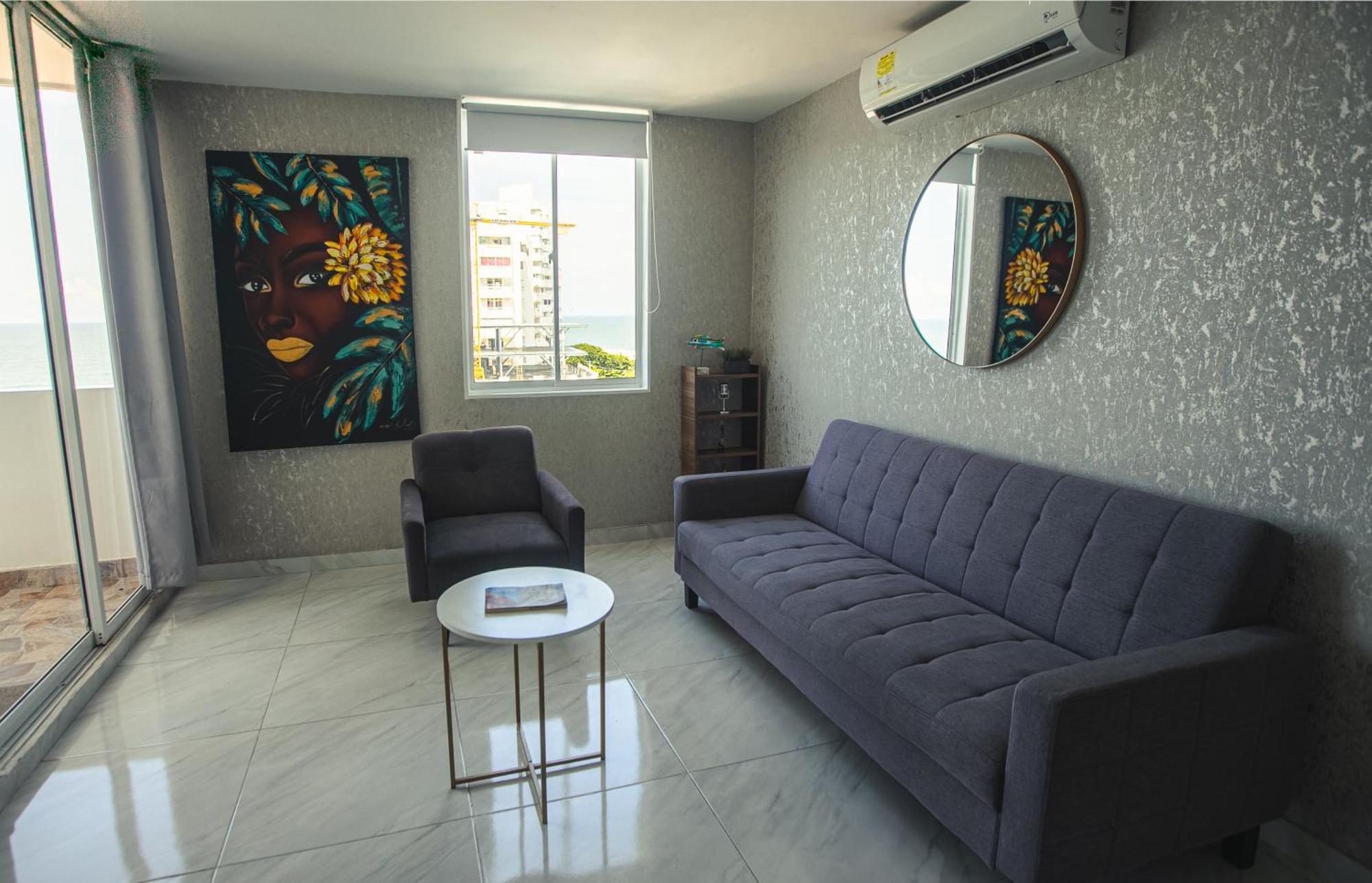 Apartamento Stylish & Renovated In El Laguito, *