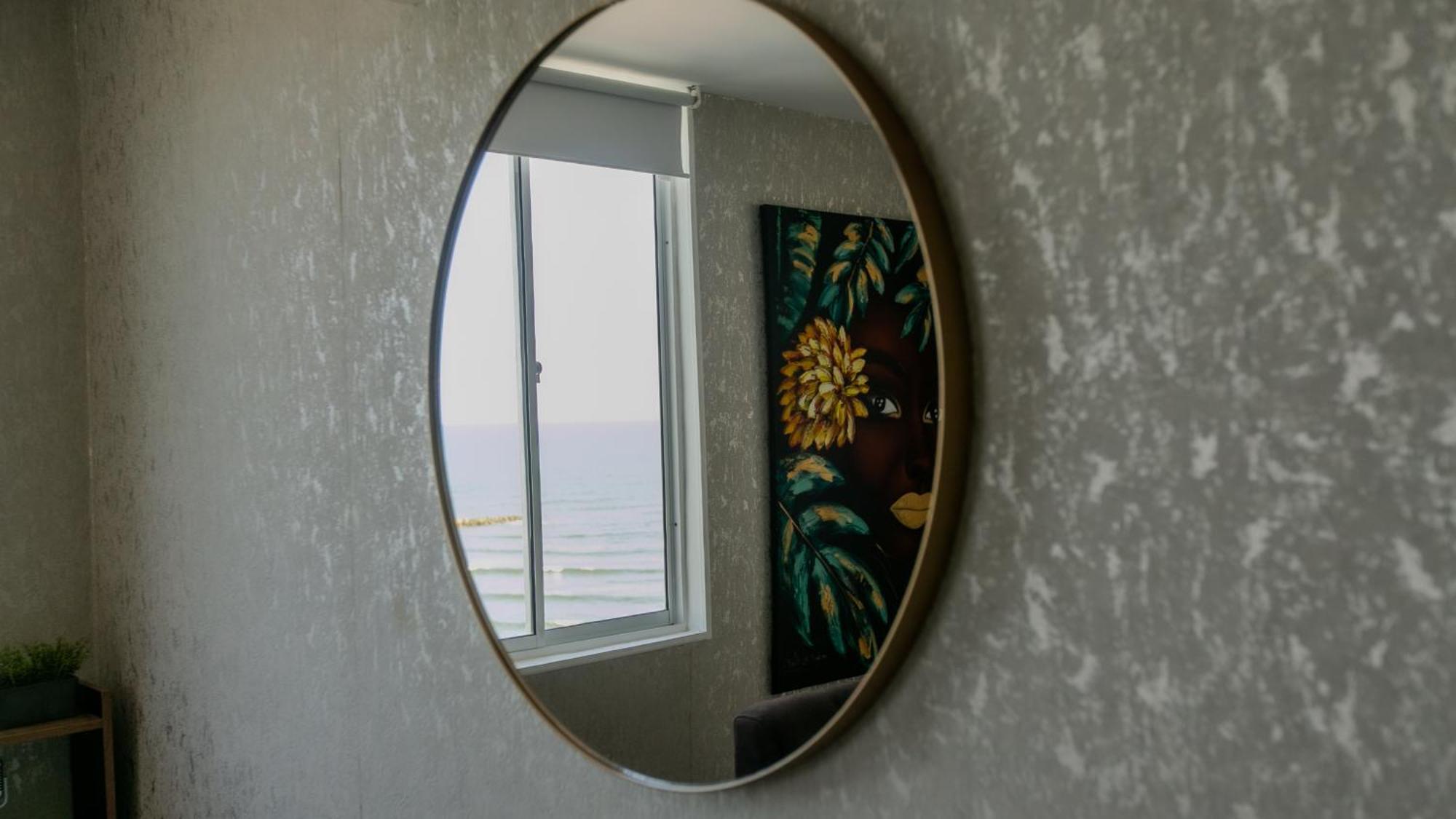 Stylish & Renovated In El Laguito, *