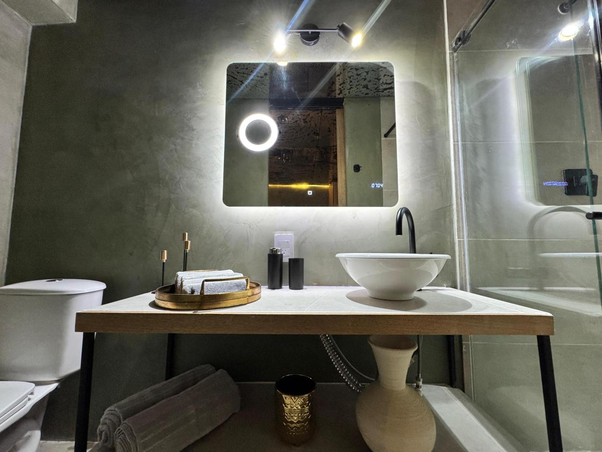 Alta Hotel *