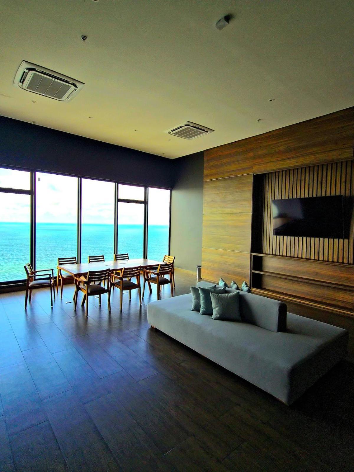 Apartment Beautiful View Of The Ocean And The *