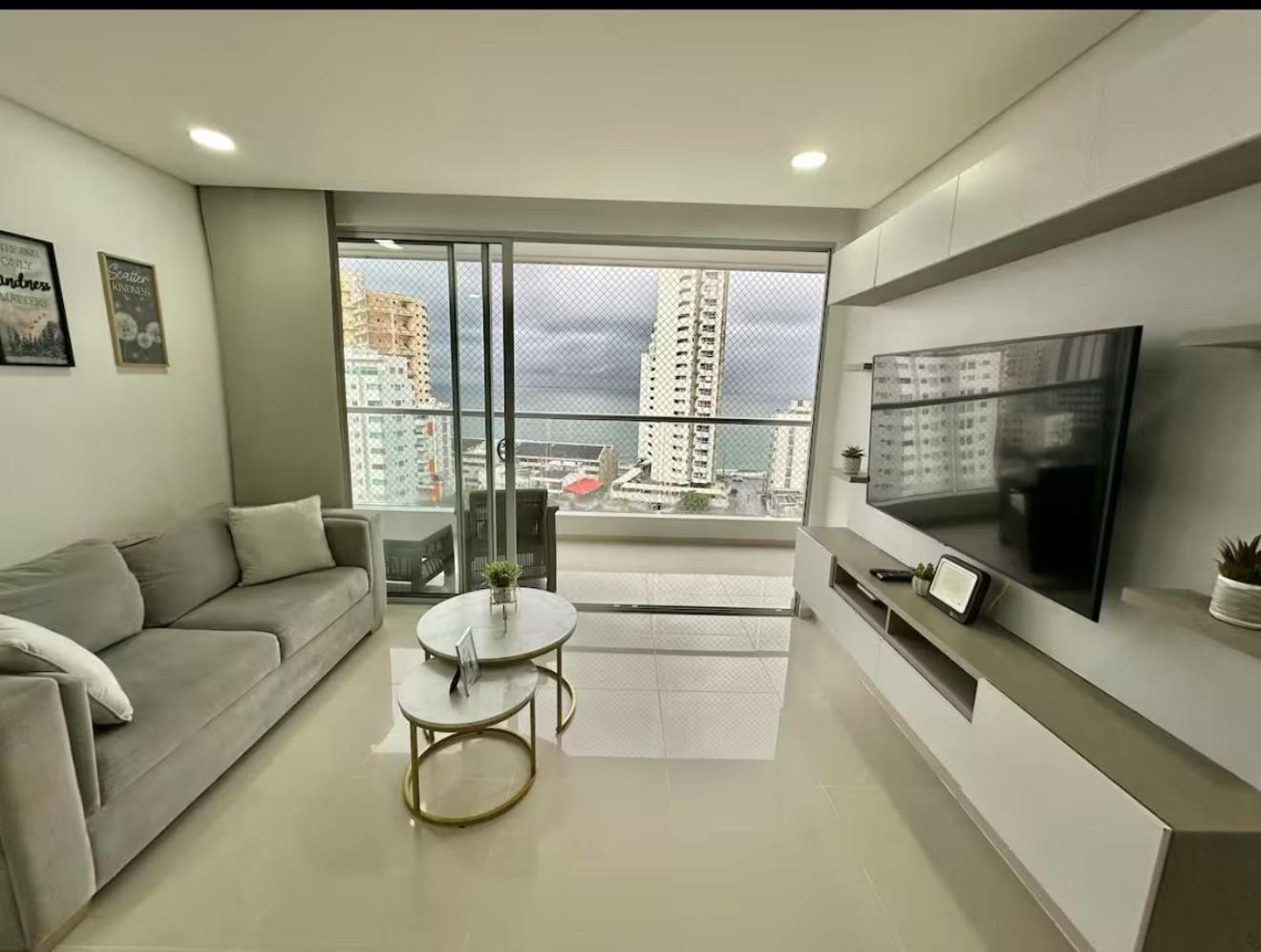 Beachfront Your Away From Apartamento