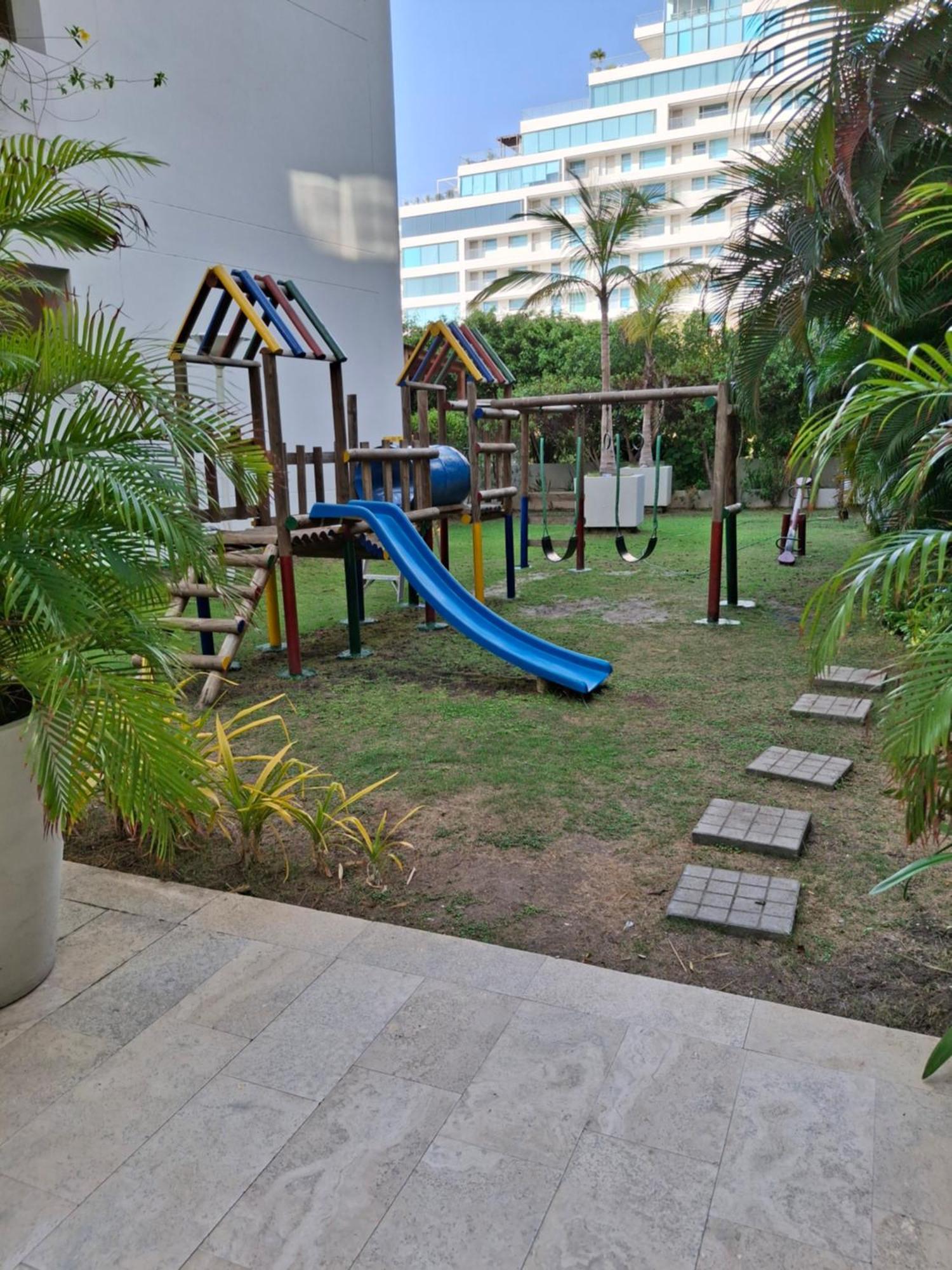 - 1400 Sq. Ft. * Cartagena