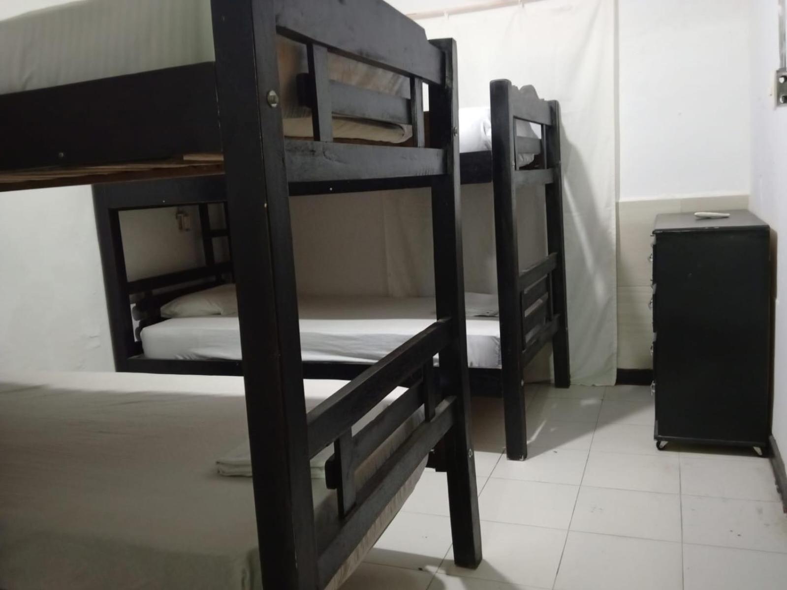 Shantyhostal *