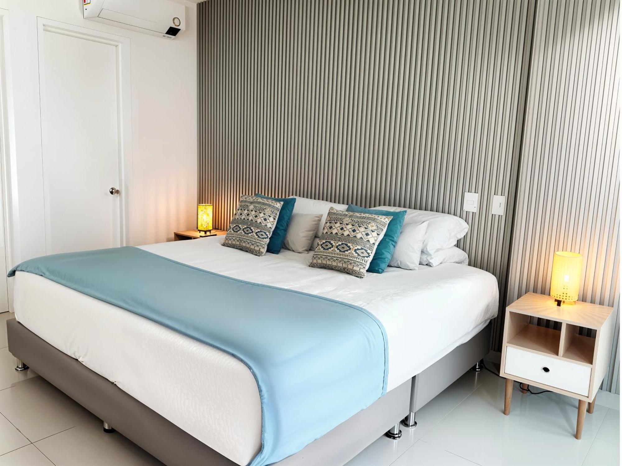 Morros Ultra 5 Star - King Bed Front - Fast Wifi 500mbps Apartment *