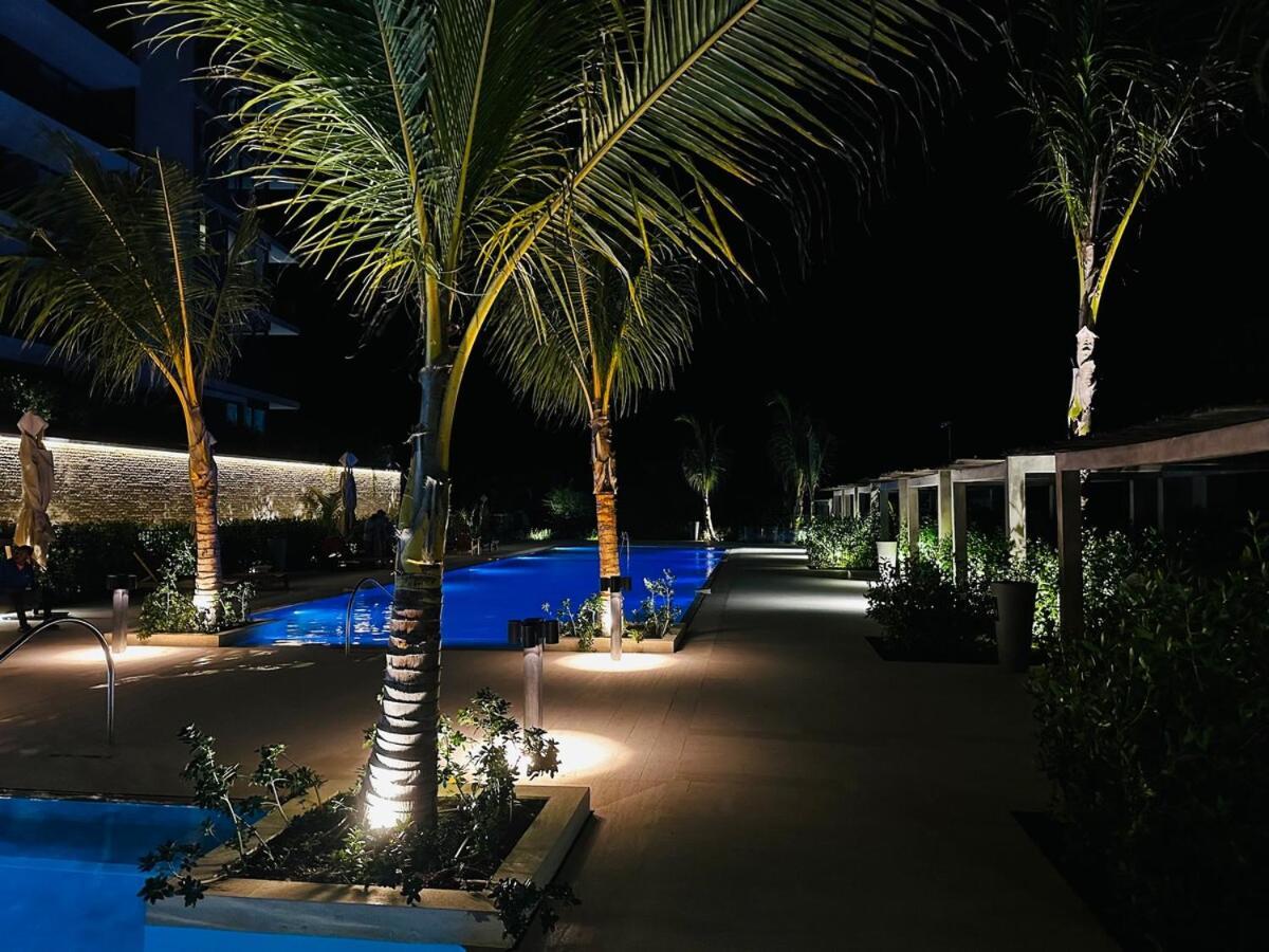 Spectacular Beachfront Apartamento *