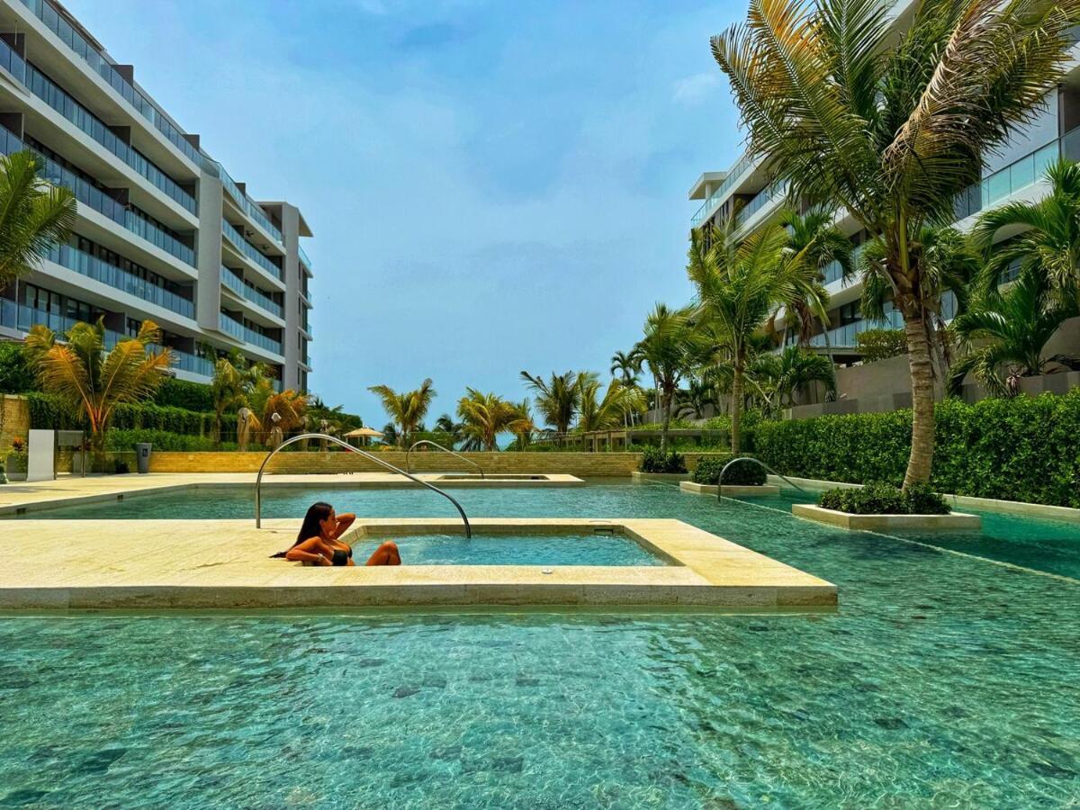 Spectacular Beachfront Apartamento