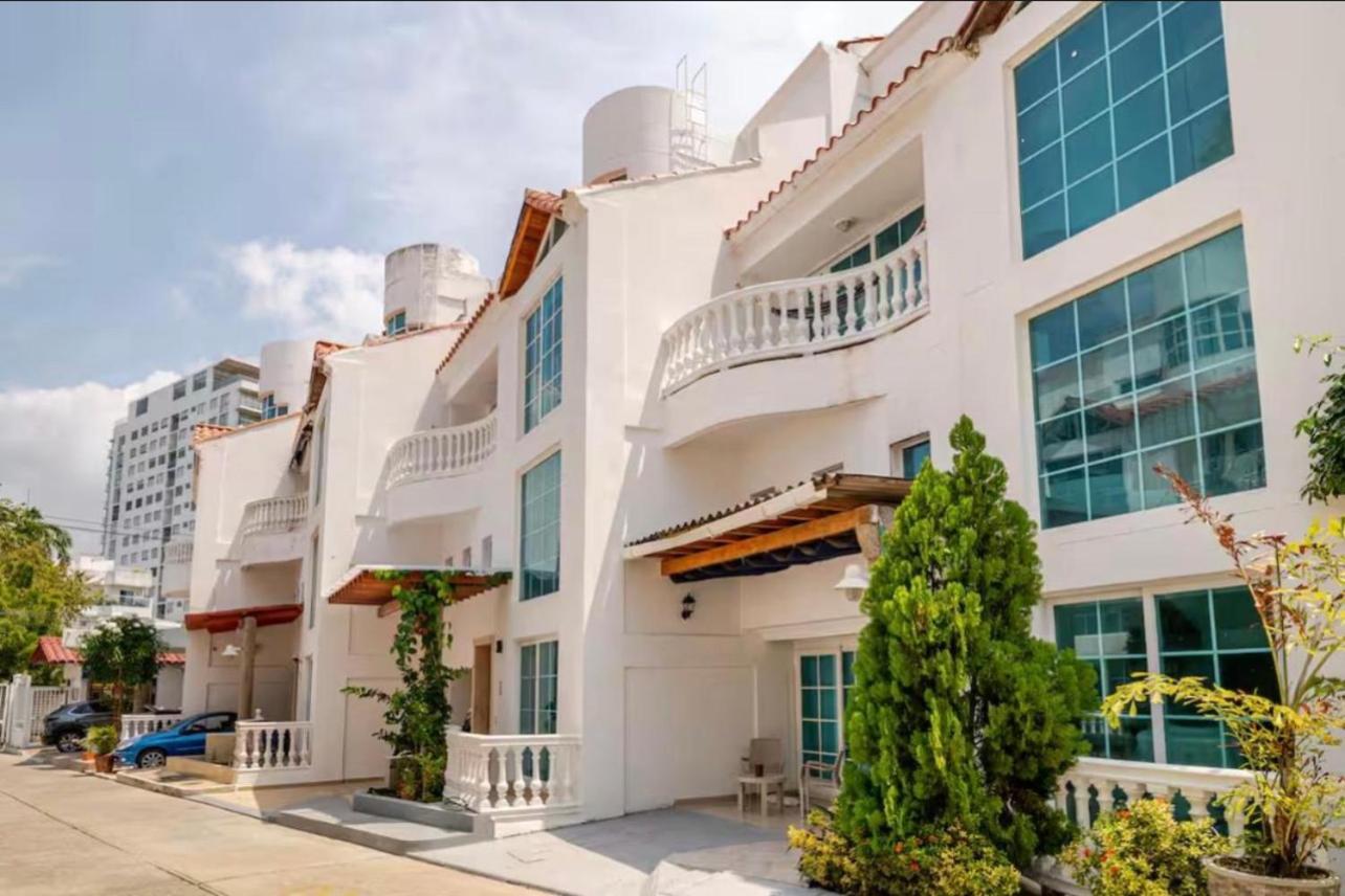 Casa De Lujo En Privado Por * Cartagena