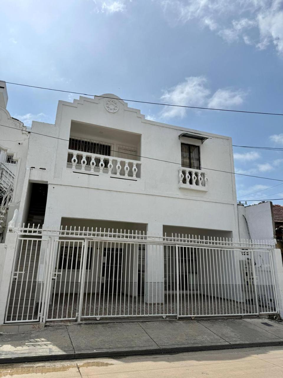 Casa Eme Pensión *