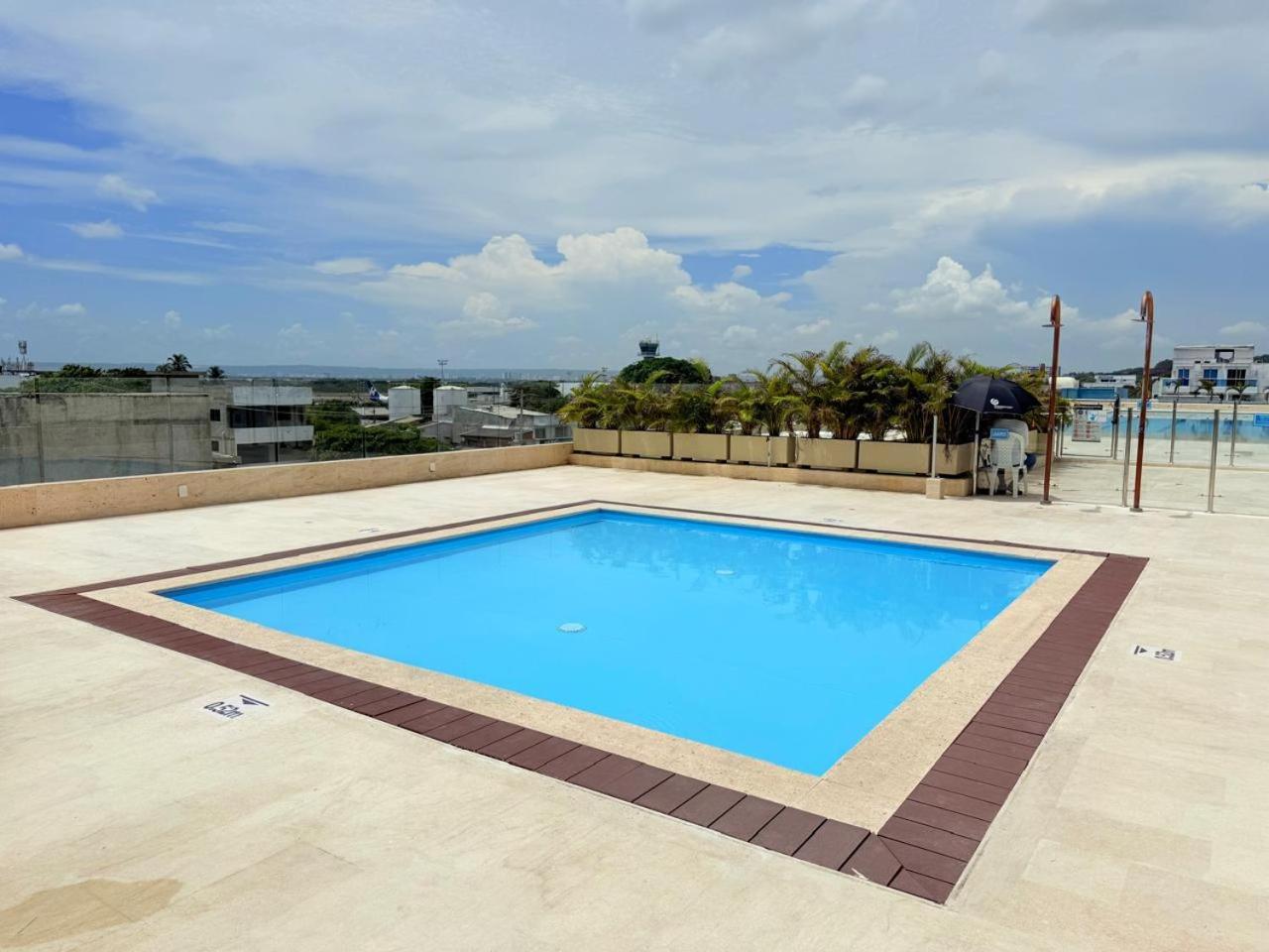 Apartahotel Apartasuit Beach, Barrio Crespo Cerca Del Aeropuerto