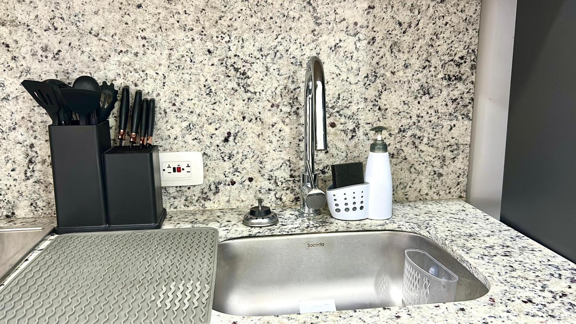 Apartasuit Beach, Barrio Crespo Cerca Del Aeropuerto Apartahotel