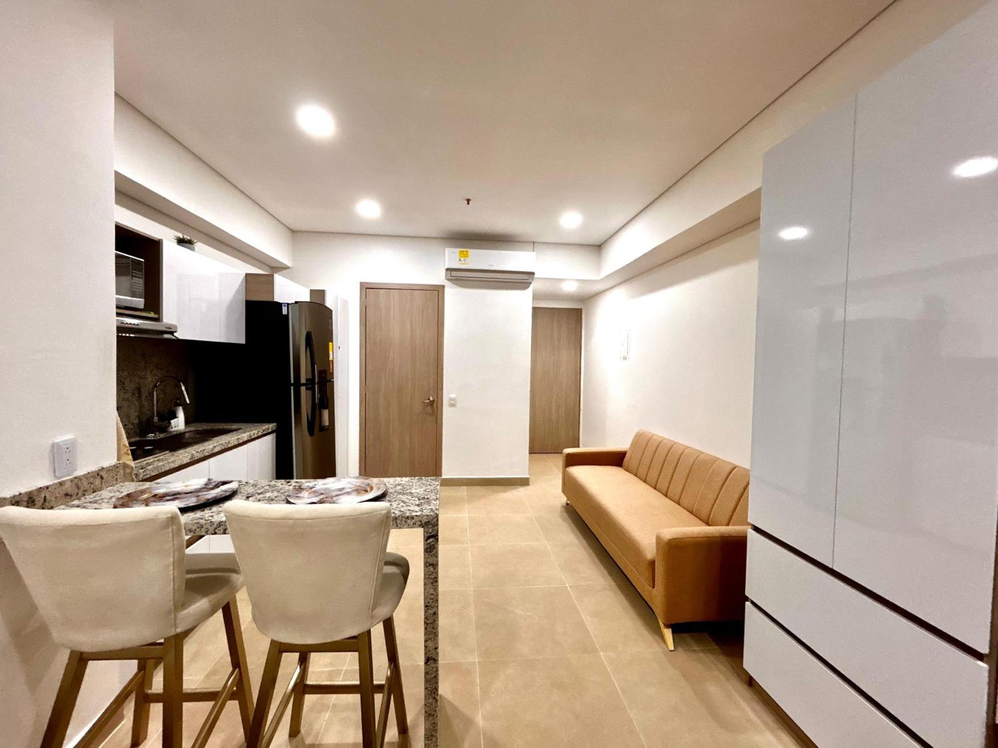 Apartahotel Apartasuit Beach, Barrio Crespo Cerca Del Aeropuerto