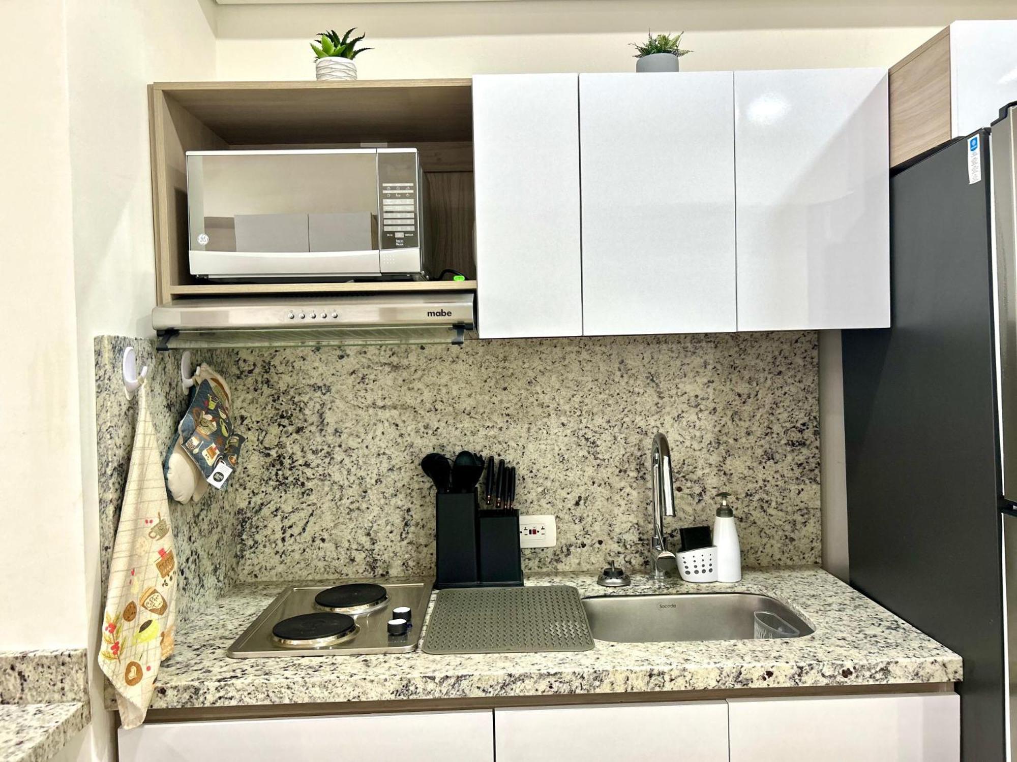 Apartasuit Beach, Barrio Crespo Cerca Del Aeropuerto Apartahotel *