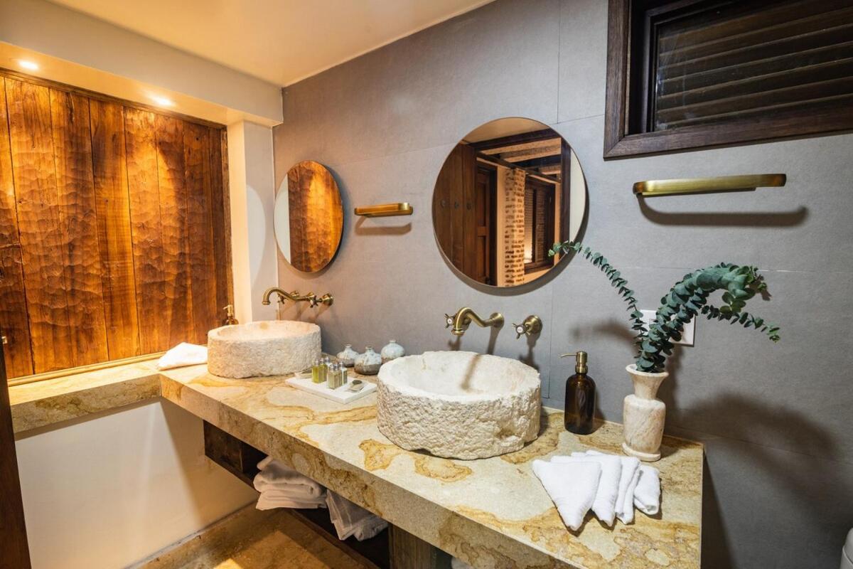 Villa Casa Del Hidalgo - Walled 7br Colonial Cartagena