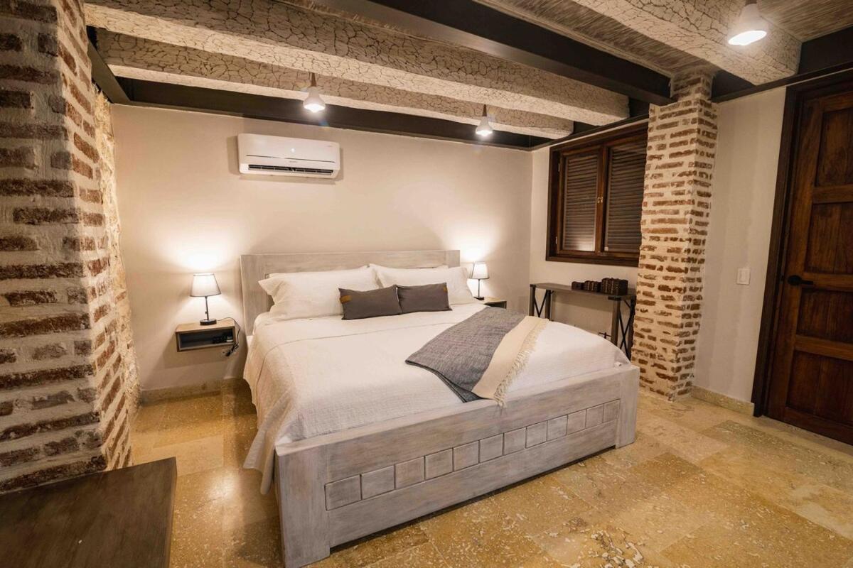 Villa Casa Del Hidalgo - Walled 7br Colonial