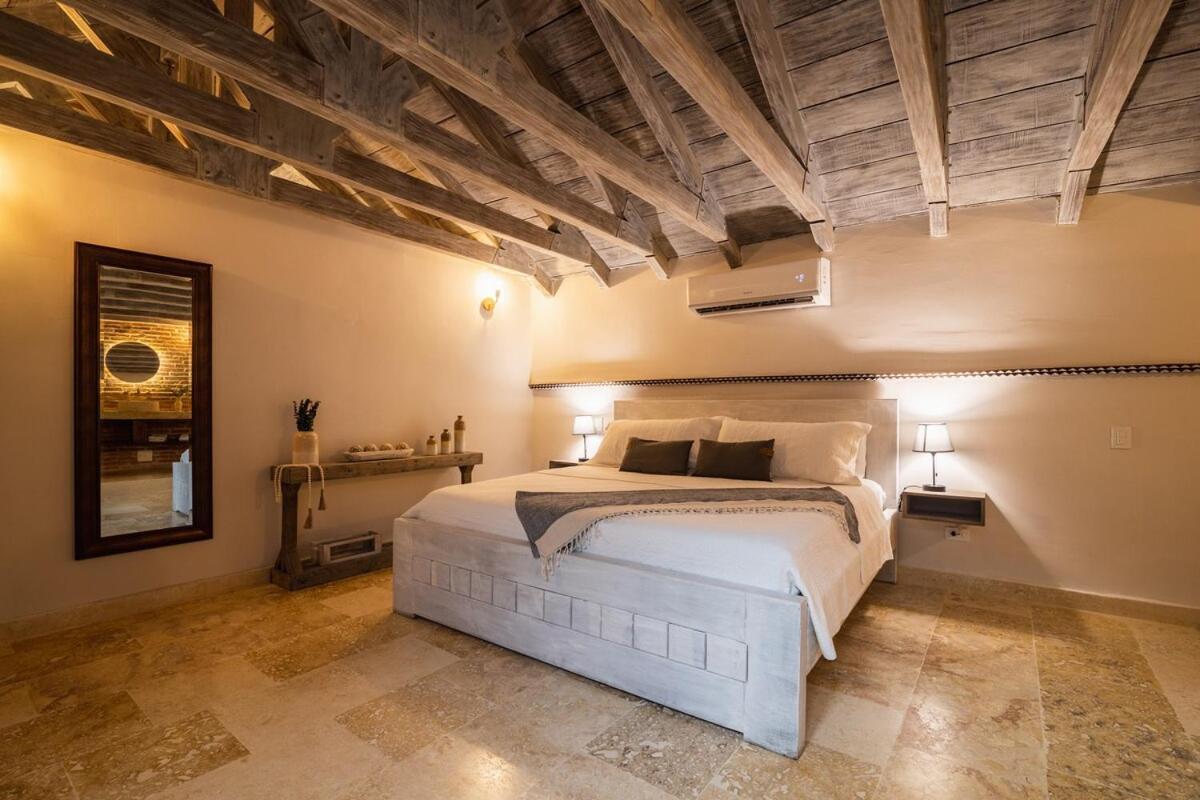 Casa Del Hidalgo - Walled 7br Colonial Villa *