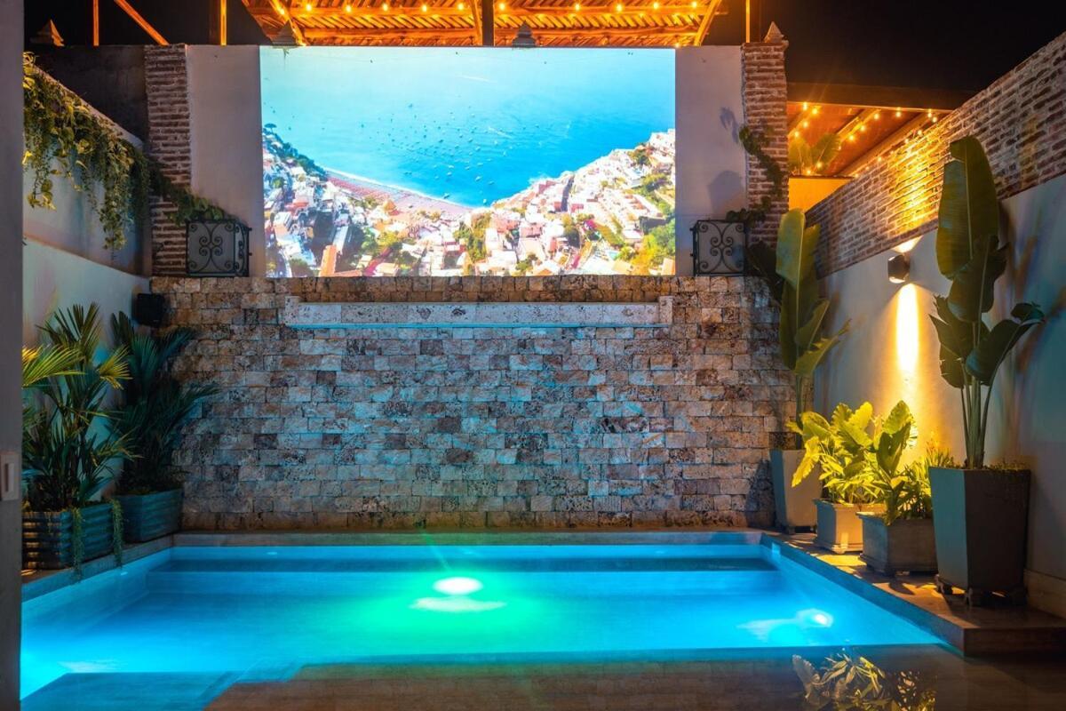 Casa Del Hidalgo - Walled 7br Colonial Villa