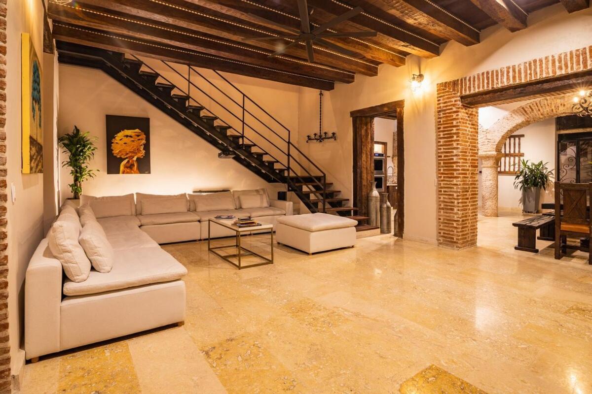 Villa Casa Del Hidalgo - Walled 7br Colonial Cartagena