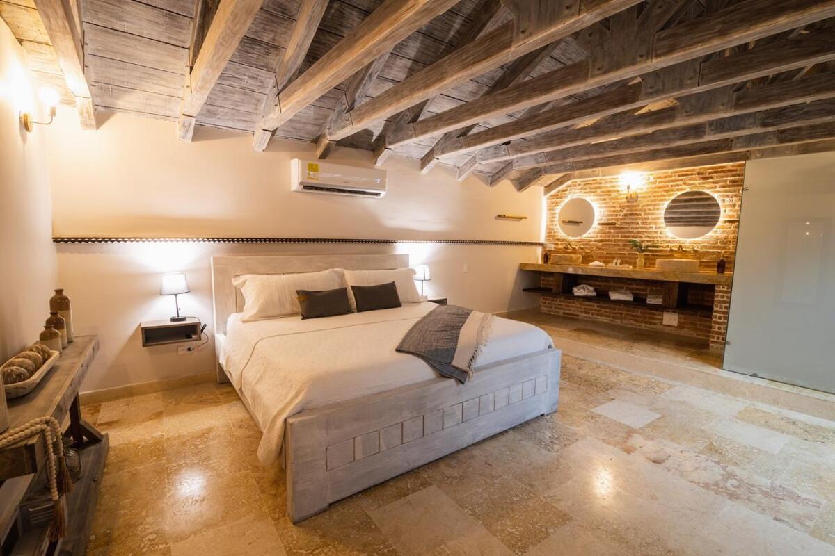 Casa Del Hidalgo - Walled 7br Colonial *
