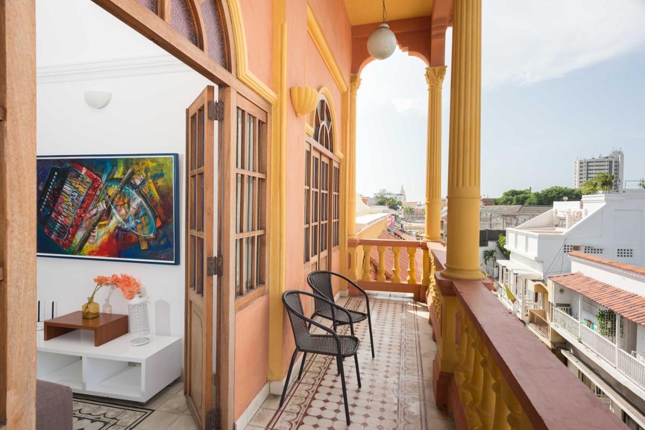 Colonial With Swimming Pool Ana Maria