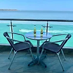 apartamento 807 moderno en el laguito, vista al mar