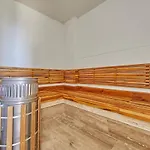 Artsy Oceanview Condo W Incredible Rooftop Pool