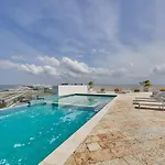 Artsy Oceanview Condo W Incredible Rooftop Pool