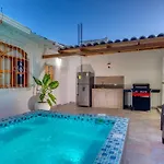 Guest Friendly Boutique House In Great Location