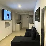 Apartamento con balcón y cerca al mar
