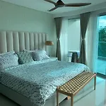 Precioso Apartamento Con Una Vista De Ensueno.