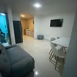 Alojamiento Casa Blanca , A 5 Min Del Aeropuerto Y Playas !
