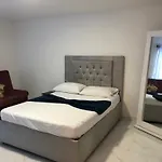 Apartamento En El Edificio Nuevo Conquistador Con Vista Al Mar
