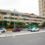Apartamento Marbella - En Edificio Frente A La Playa Cerca Al Centro Historico