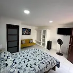 Habitacion Independiente Muy Bien Ubicado