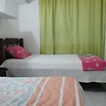 Habitacion Privada, En Apartamento Compartido Solo Con La Propietaria.