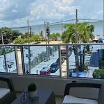 A un paso de la playa