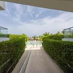 Lujoso Apartamento Con Salida Directa A La Playa Edificio Morros Eco