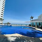 Espectacular Bocagrande, Frente Al Mar, Con Piscina
