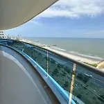Amplia casa con piscina a 40 mts de playa en Castillo Grande